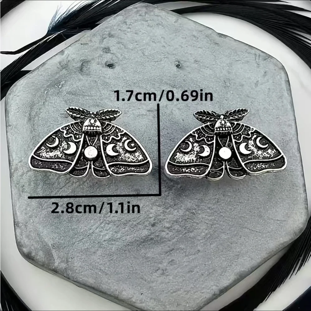 Moth crescent moon silver earrings - Picture 10 of 13